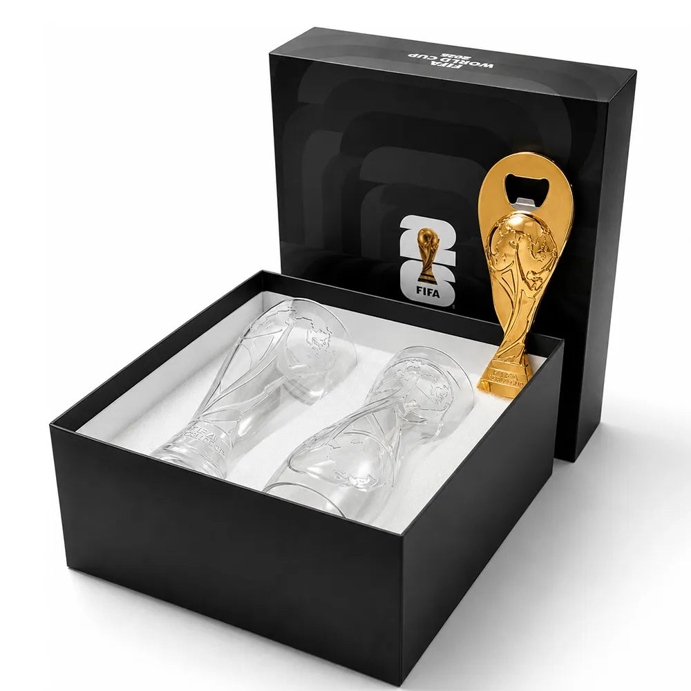 2 Copos Troféu + Ímã Dourado Kit Oficial FIFA World Cup 26™