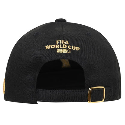 Boné Preto com Troféu de Ouro da Copa do Mundo da FIFA 2026™